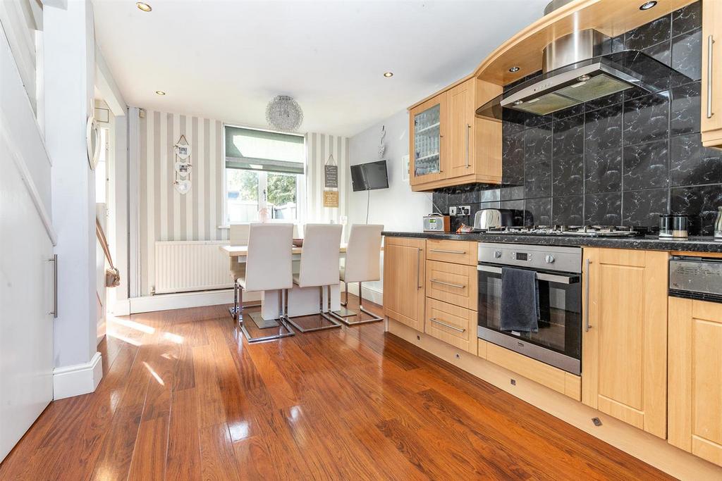 Hurst Avenue, Sale 3 bed end of terrace house for sale £265,000