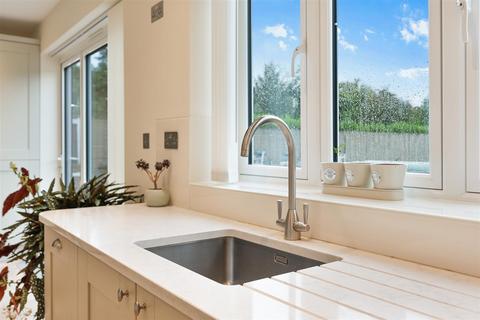 150 Sandy Lane, Cheam, Sutton, SM2 7ES
