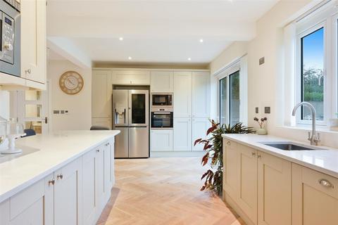 150 Sandy Lane, Cheam, Sutton, SM2 7ES