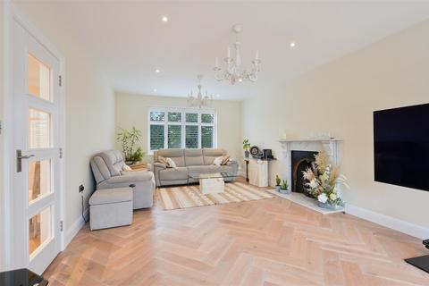 150 Sandy Lane, Cheam, Sutton, SM2 7ES