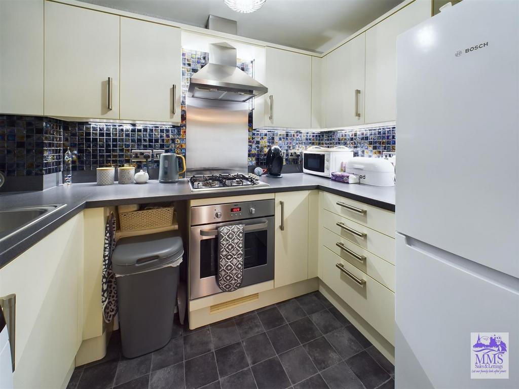 Whitehead Drive, Strood 1 bed flat £160,000