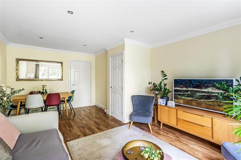 6 Osprey Drive, Epsom, KT18 5DY