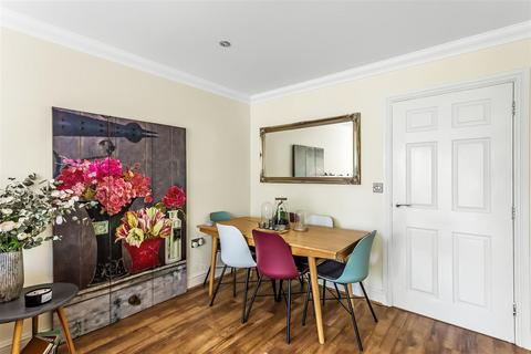 6 Osprey Drive, Epsom, KT18 5DY