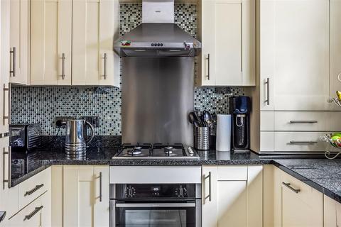 6 Osprey Drive, Epsom, KT18 5DY