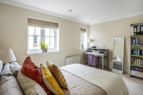 6 Osprey Drive, Epsom, KT18 5DY