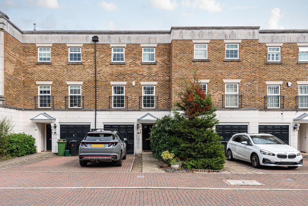Cavendish Walk, Epsom 4 bed townhouse £600,000