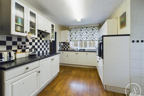 3 bedroom semi-detached house for sale, Alderton Place, Leeds