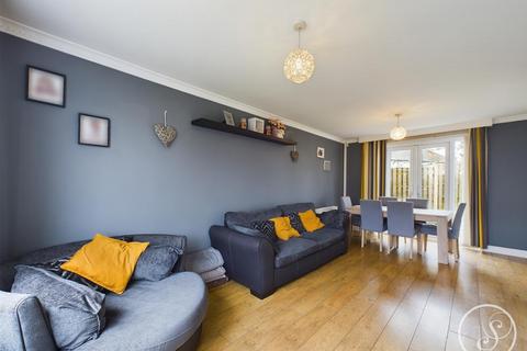 6 Alderton Place, Leeds, LS17 5LL