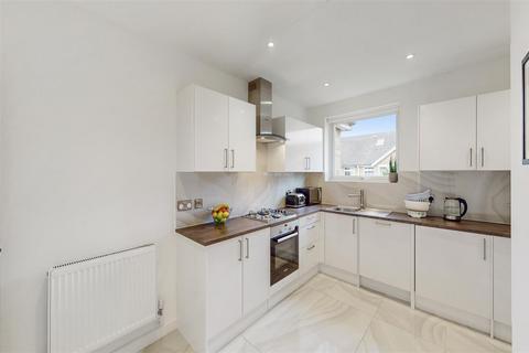 4 bedroom flat for sale, Gay Close, Willesden Green