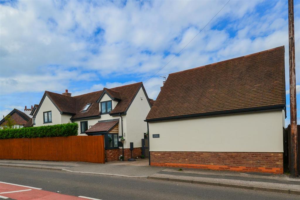 Leigh Sinton 4 bed detached house for sale £565,000