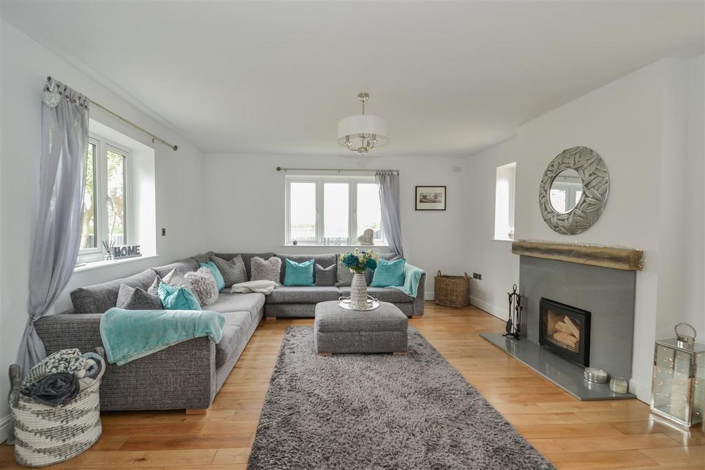 Leigh Sinton 4 bed detached house for sale £565,000
