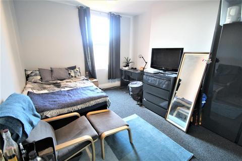 6 bedroom terraced house to rent, Estcourt Terrace, Headingley, Leeds, LS6 3EY