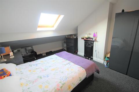 6 bedroom terraced house to rent, Estcourt Terrace, Headingley, Leeds, LS6 3EY