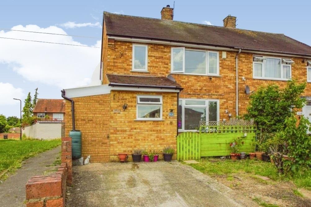 Doddsfield Road, Slough 3 bed semidetached house for sale £390,000