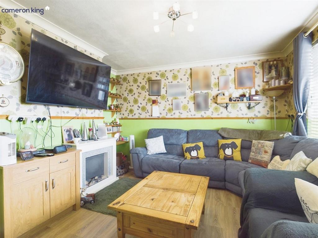 Doddsfield Road, Slough 3 bed semidetached house for sale £390,000