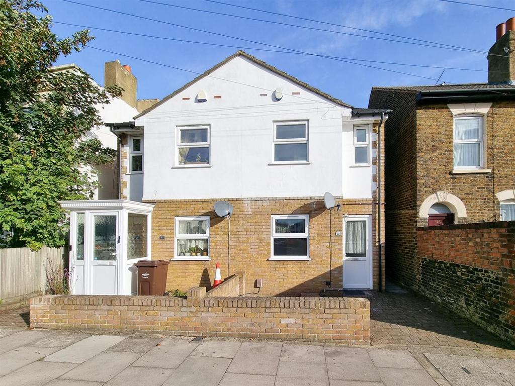 Saunders Street, Gillingham 3 bed semidetached house £1,550 pcm (£