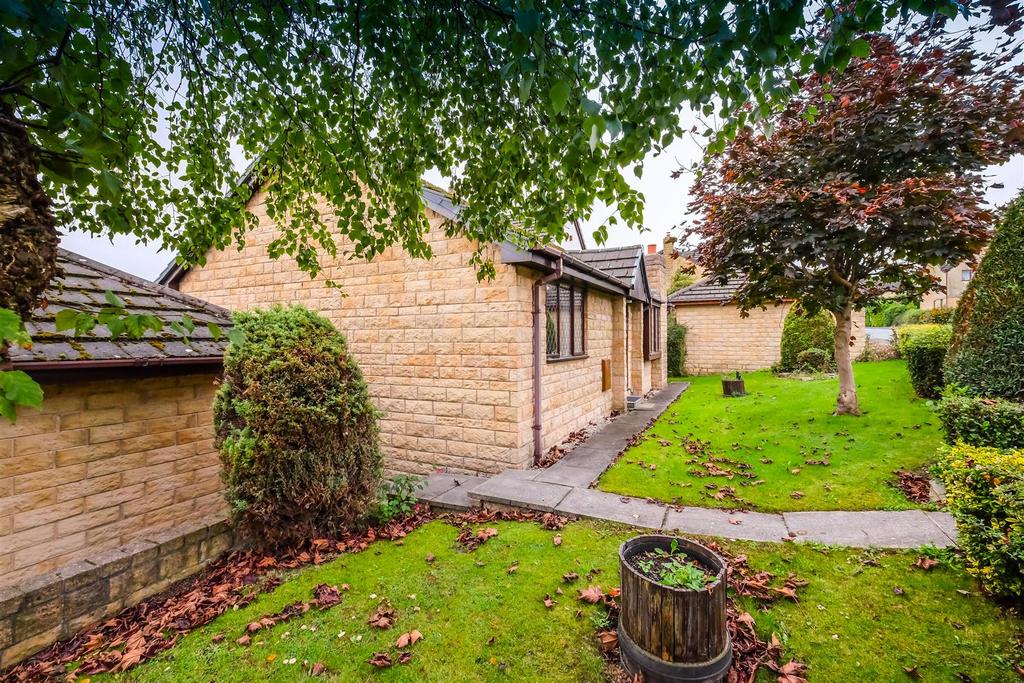 Park Hill, Bradley, Huddersfield, HD2 2 bed detached bungalow for sale