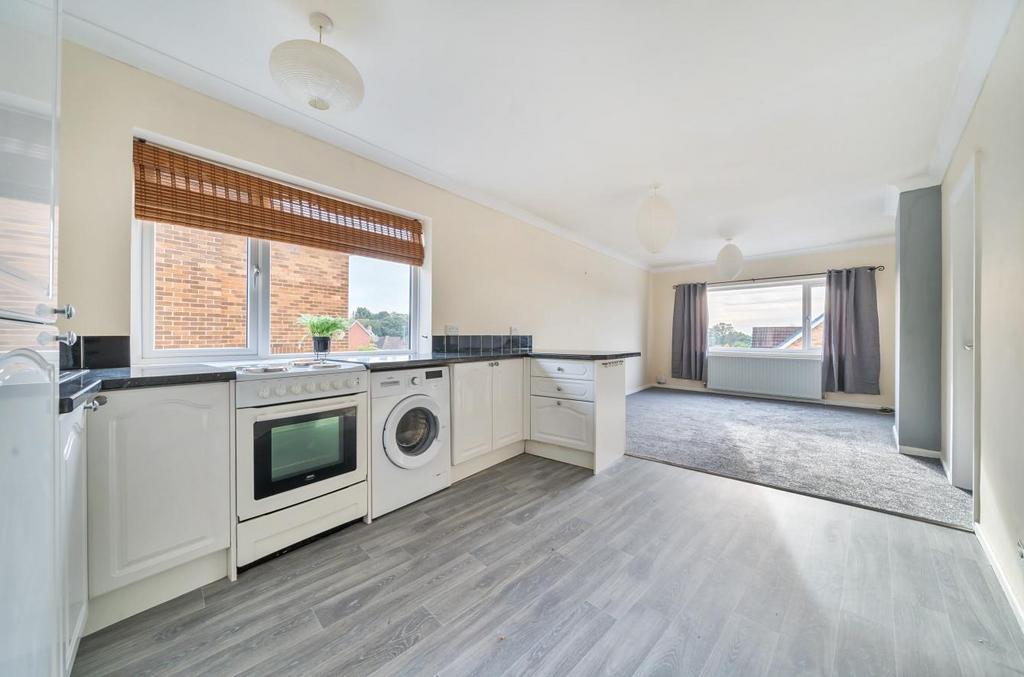 Hall Lane, Horsforth, Leeds 2 bed flat for sale £180,000