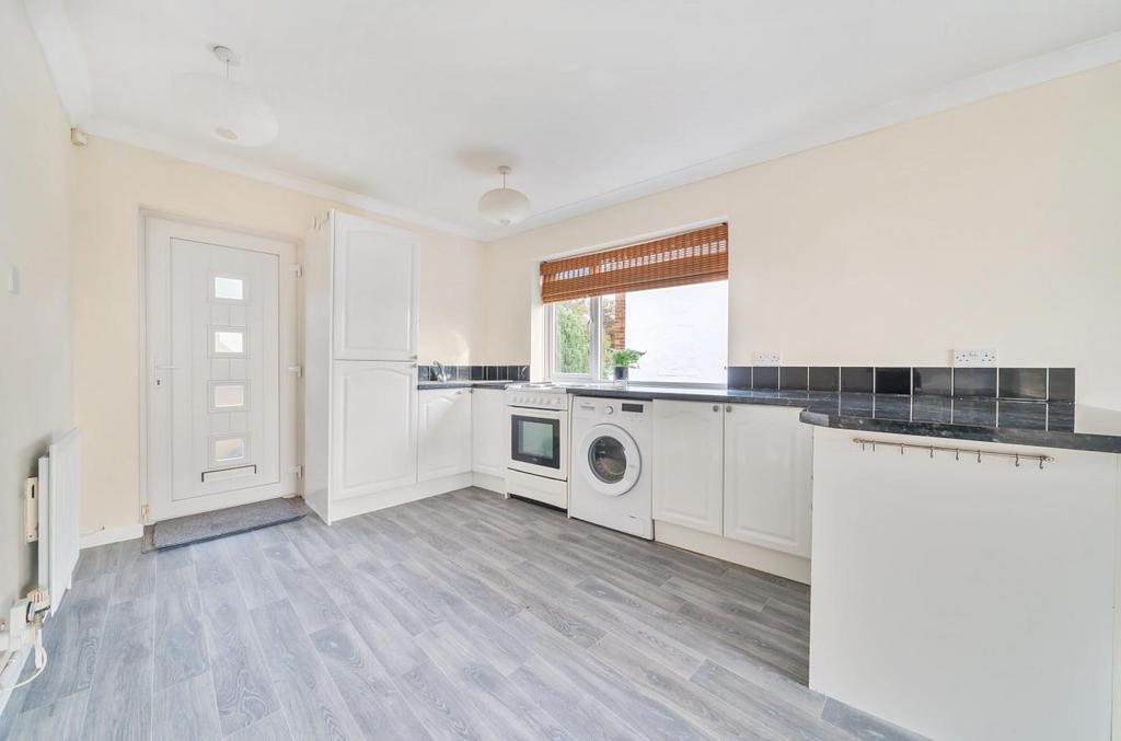 Hall Lane, Horsforth, Leeds 2 bed flat for sale £180,000