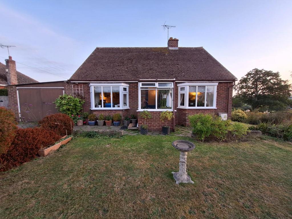 TENTERDEN 2 bed detached bungalow for sale £585,000