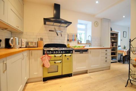 Ground Floor Flat, 12 Shalimar Road, London, W3 9JD