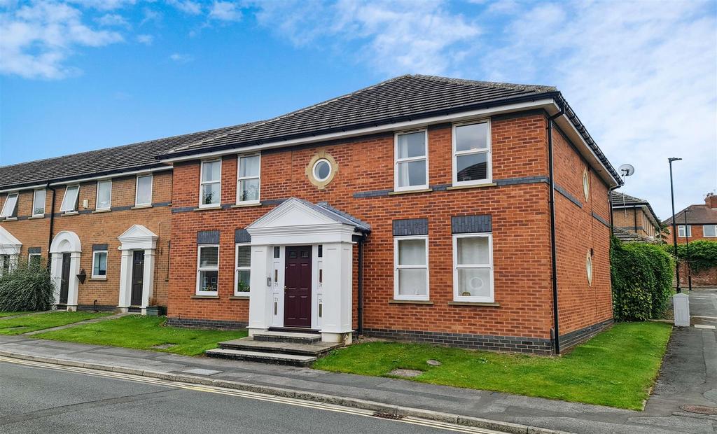 Nicholas Gardens, York 2 bed flat £1,200 pcm (£277 pw)