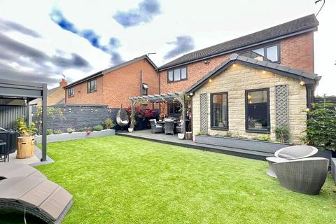 4 bedroom detached house for sale, Towngate, Silkstone, Barnsley