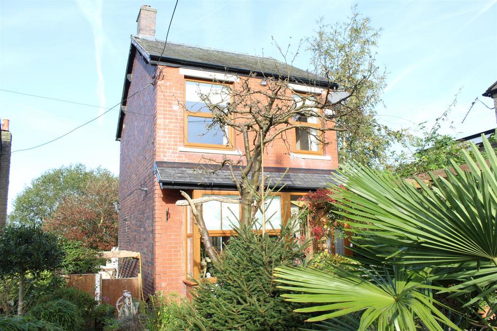 Marple Road, Charlesworth, Glossop 2 bed detached house for sale £339,500