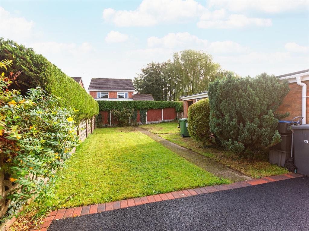Maes Y Waun, Chirk, Wrexham 3 bed house for sale £199,950