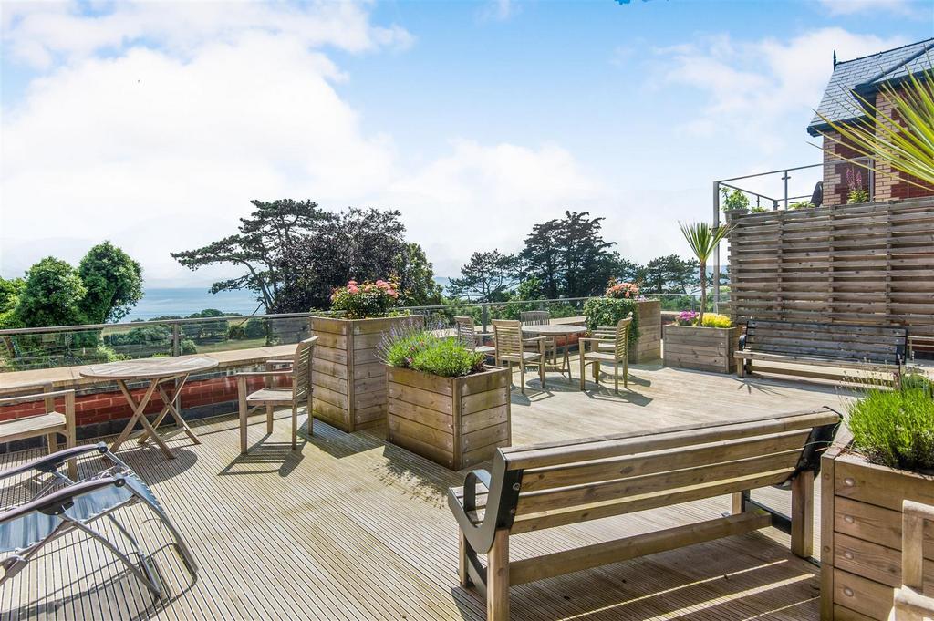 Communal Roof Terrace