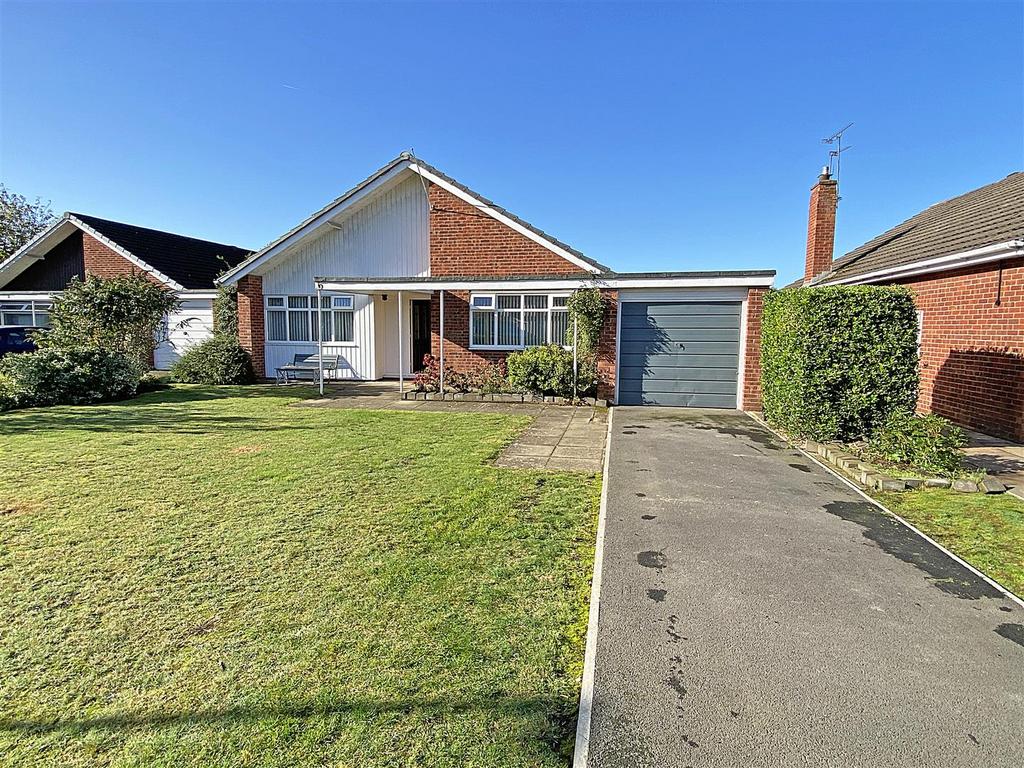 Harington Green, Formby, Liverpool 3 bed detached bungalow £1,400 pcm