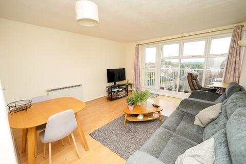 17, Dulverton Court Bideford Green, Leighton Buzzard, LU7 2UG