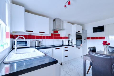 38 Thamley, Purfleet-on-thames, RM19 1GB