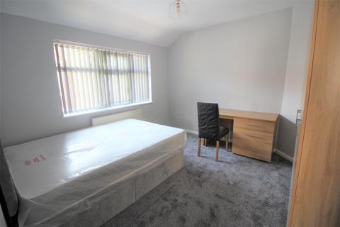 4 bedroom detached house to rent, *£165pppw incl bills + two free large Papa John’s pizzas weekly (T+C’s apply)* Rolleston Drive, Lenton, NG7 1LA