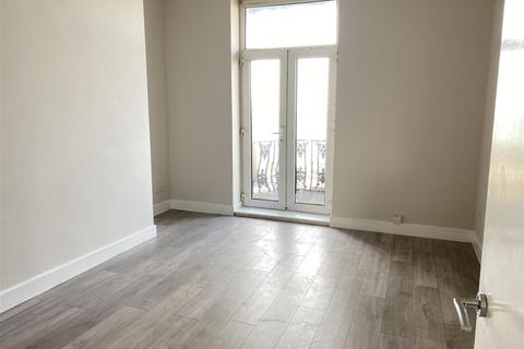 2 bedroom flat to rent, Ethelbert Crescent, Margate