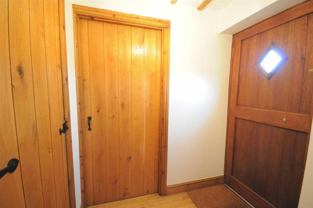Old Road, Barlaston 3 bed barn conversion £925 pcm (£213 pw)