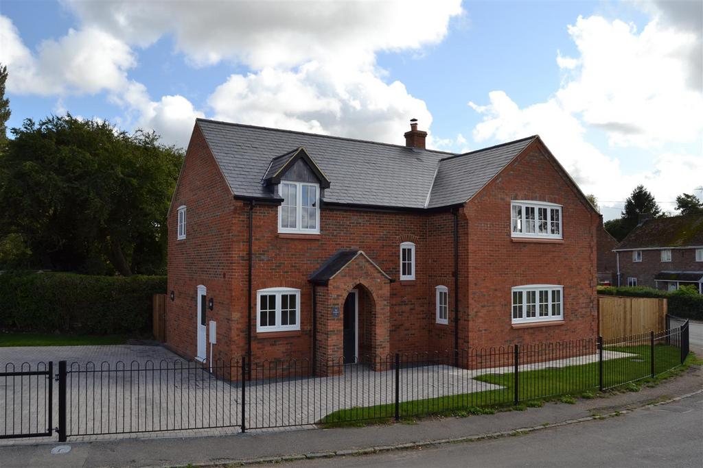 Farndon Road, Great Oxendon, Market Harborough 4 bed detached house to