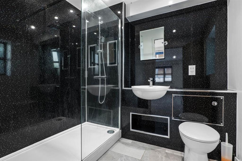 Bonneville en suite Nov 22.jpg