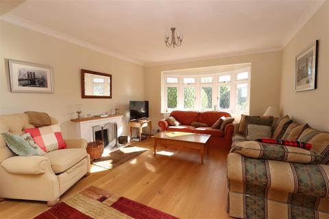 32 Burses Way, Hutton, Brentwood, CM13 2PL