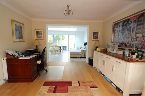 32 Burses Way, Hutton, Brentwood, CM13 2PL