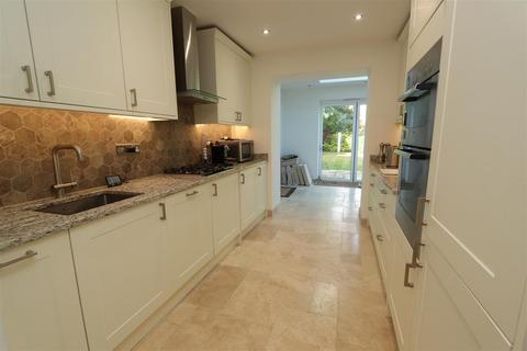 32 Burses Way, Hutton, Brentwood, CM13 2PL