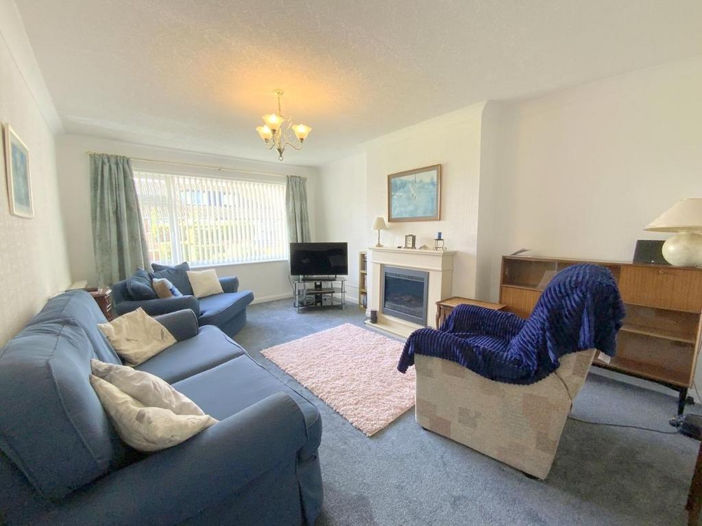 Weekes Road, Cleethorpes 2 bed semidetached bungalow for sale £180,000