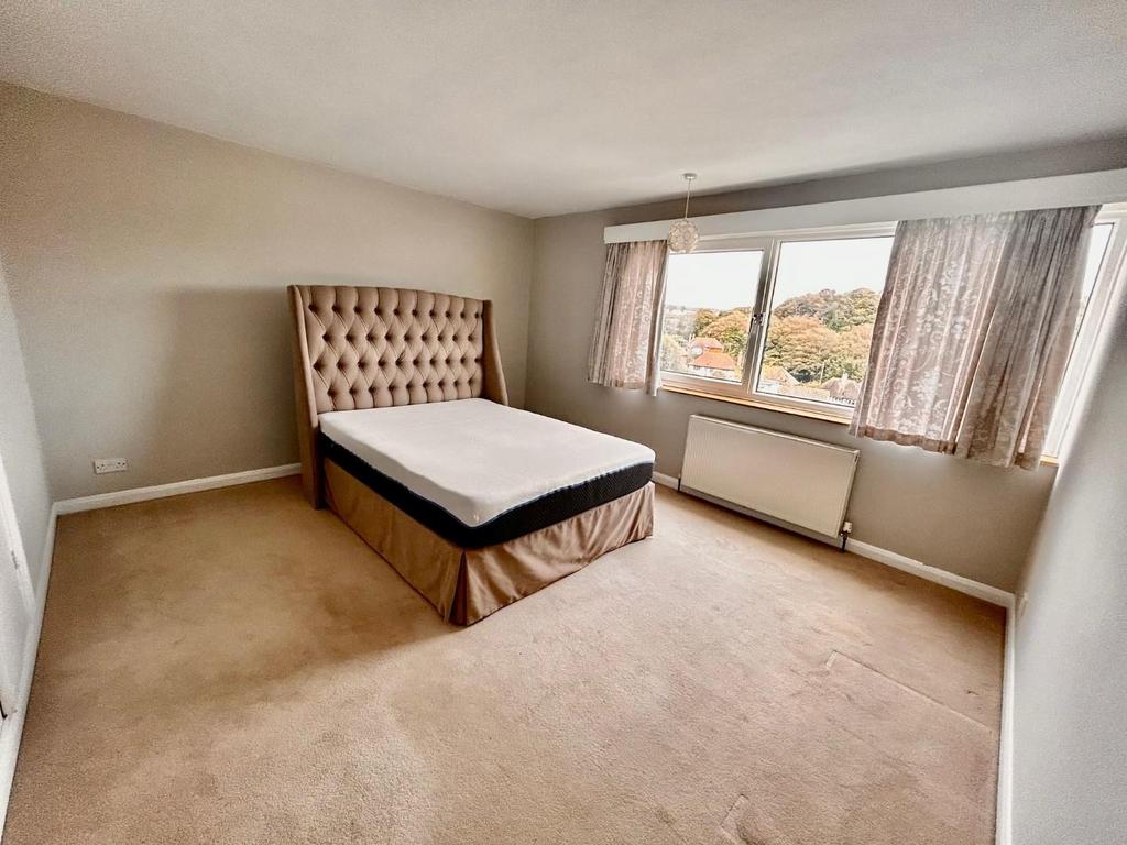 Bedroom 1.jpg