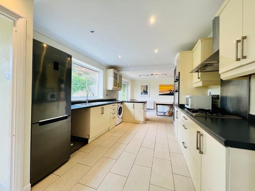 Fitted Kitchen 1.jpeg