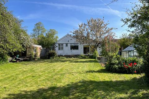 4 bedroom bungalow for sale - Sheering Mill Lane, Sawbridgeworth, CM21