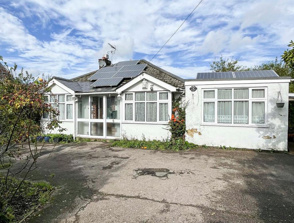 Sheering Mill Lane, Sawbridgeworth, CM21 4 bed bungalow for sale £600,000