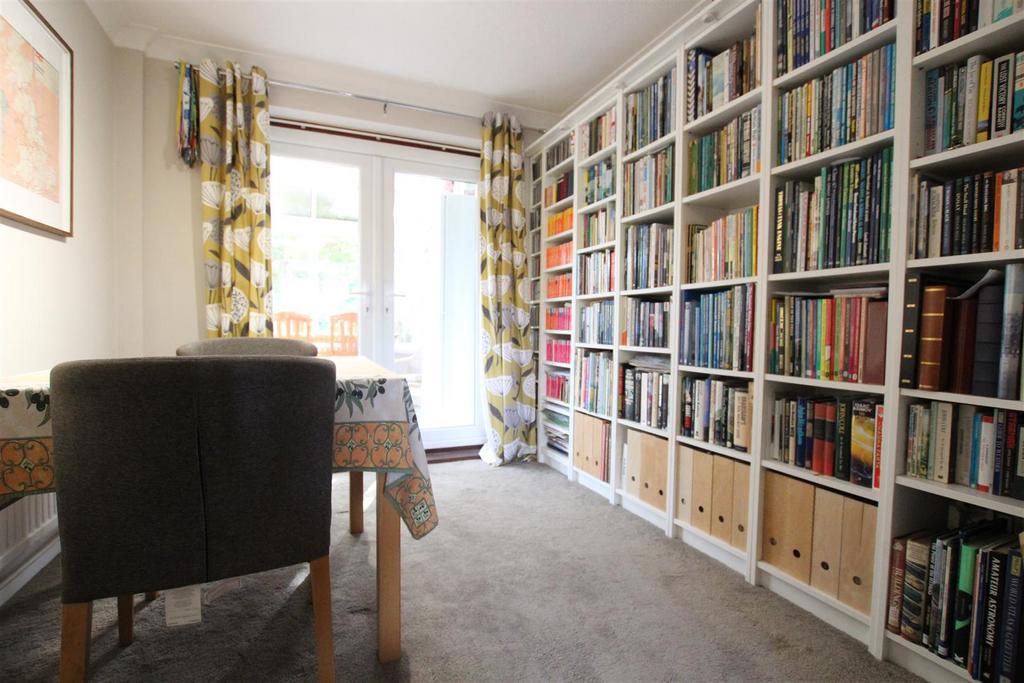 Adur Close, West End, Southampton 3 bed detached house for sale £400,000