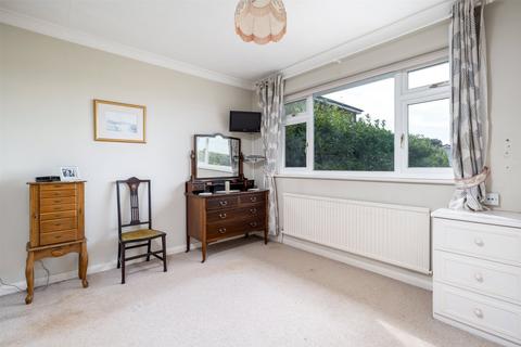 1 Tate Close, Leatherhead, KT22 8PQ