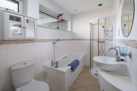 1 Tate Close, Leatherhead, KT22 8PQ