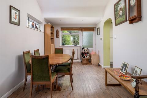1 Tate Close, Leatherhead, KT22 8PQ
